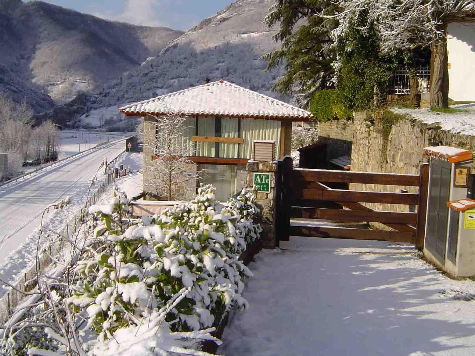 Apartamentos Rurales El Lleron 캄포데카쏘 외부 사진